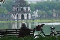 Hà Nội thanh bình trong sáng mồng 1 Tết