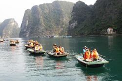 Lật đò trên vịnh Hạ Long khiến 1 du khách nước ngoài tử vong