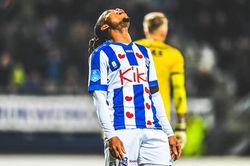 Văn Hậu lại không đá phút nào khi Heerenveen thua AZ Alkmaar trên sân nhà