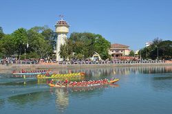 Lễ hội đua thuyền trên sông Cà Ty