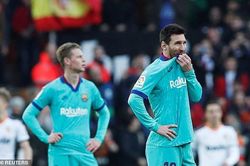 Messi 'tịt ngòi', Barcelona thua trắng Valencia