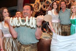 'Kẻ hủy diệt' Arnold Schwarzenegger vui vẻ bên bạn gái kém 27 tuổi