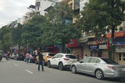 Trông xe tự phát mọc như nấm quanh các điểm di tích Hà Nội