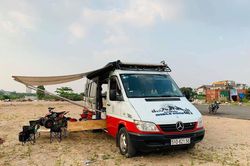 Chi 200 triệu, dân chơi Sài Gòn biến Mercedes-Benz Spinter thành căn nhà tiện nghi