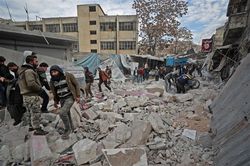 Quân đội Syria tiếp tục tấn công phiến quân tại Aleppo và Idlib