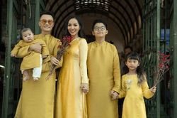 Dù giàu có và nổi tiếng nhưng rất nhiều sao Việt vẫn giữ phong tục đáng quý này cho con, Mùng 1 Tết ai cũng rực rỡ