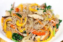 Miến trộn gà nấm cho ngày Tết bận rộn