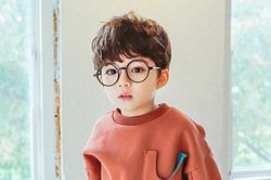 Con càng lớn càng đẹp trai, kết quả sau 4 lần xét nghiệm ADN khiến ông bố xấu xí hoang mang