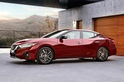Xe sedan Nissan cỡ lớn, công suất 300 mã lực, giá gần 1 tỷ đồng