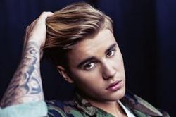 Justin Bieber bật khóc khi chia sẻ về album mới tại buổi họp mặt kín