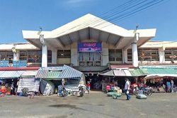 Sôi động chợ biên An Giang