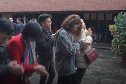 Mùng 2 Tết người Hà Nội mới 'được' đi chùa cầu an