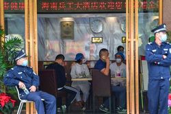 Trung Quốc xác nhận ca tử vong đầu tiên vì virus corona tại Hải Nam