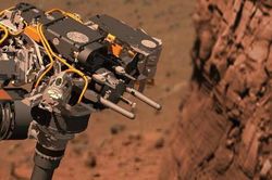 Dùng người hay robot chinh phục không gian thì tốt hơn?