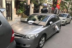 Đỗ xe thiếu ý thức đi chúc Tết, tài xế 'tím mặt' khi nhận được quà