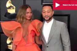 Chrissy Teigen ngực trần 'nảy lửa', sánh đôi chồng tại thảm đỏ Grammy 2020