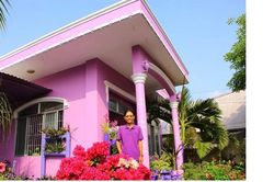 Đầu năm, ghé thăm nhà lão nông có sở thích màu tím 'quái lạ'!