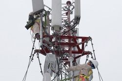 Viettel, MobiFone tuyên bố không nghẽn mạng trong mấy ngày Tết