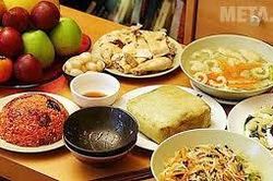 Thực phẩm ngày Tết: Không làm thì thiếu, làm thì thừa