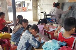 Người thầy khuyết tật của trẻ làng chài