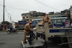 Phạt 7 triệu đồng, tạm giữ phương tiện 'ma men' đi du xuân lúc rạng sáng