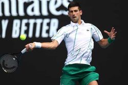 Đả bại 'Máy giao bóng', Djokovic đại chiến Federer ở bán kết