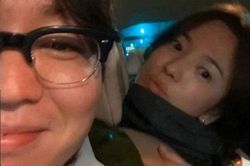 Mặc tin đồn 'tình tay ba' với Hyun Bin và Bi Rain, Song Hye Kyo vẫn thản nhiên đi hẹn hò cùng một người đàn ông lạ