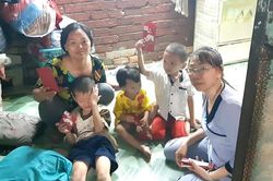 Đoàn Dâng Hoa Hữu Thiện lì xì người lao động nghèo