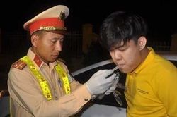 Kiểm tra nồng độ cồn 'xuyên Tết' trên cao tốc Đà Nẵng – Quảng Ngãi
