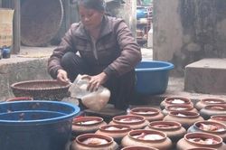 Thưởng lãm cá kho làng Vũ Đại ngày Tết