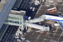 Chuyến bay đầu tiên chở 206 người Nhật di tản khỏi Vũ Hán về đến Tokyo