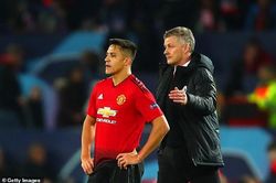 M.U gây sốc với 'sao xịt' Alexis Sanchez