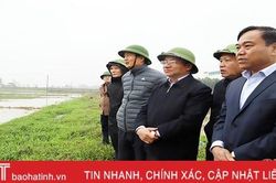 Bí thư Tỉnh ủy Lê Đình Sơn kiểm tra sản xuất đầu năm