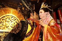 Chuyện 'động trời' về vị hoàng đế Trung Quốc cả gan gian díu với... thái hậu