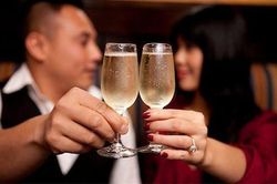 Cô giáo tự tách đoàn du lịch để gặp bạn cũ, về nhà bị mẹ chồng ép ly hôn vì lý do: 'Có ai đi ăn tối với bộ đồ ngủ không?'