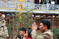 Chùa Việt ngày Tết : Tết bình yên nơi cửa thiền