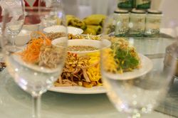 Thực đơn tiệc cưới Phan Văn Đức có gì