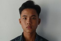 Cha đưa con đến cảnh sát đầu thú