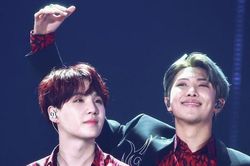 Thách thức trí tuệ của tài năng RM BTS, Suga bại thảm