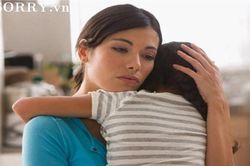 Tủi thân vì chồng chiều con riêng hơn con chung