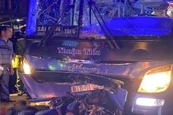 Đối đầu với xe khách giường nằm, 3 thanh niên tử vong