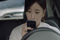 Bị nhân tình của chồng thách thức, vợ đánh ghen bằng cách 'có mà như không'