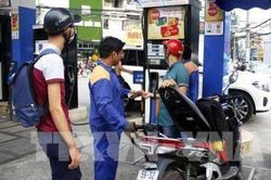 Giá xăng, dầu đồng loạt giảm từ 15 giờ