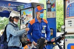 Xăng dầu tiếp tục giảm giá trong kỳ điều chỉnh đầu tiên sau Tết