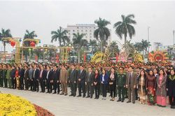 Đoàn đại biểu tỉnh Quảng Trị dâng hoa tưởng niệm Tổng Bí thư Lê Duẩn