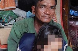 Người đàn ông 3 đời lượm ve chai được nhận giấy khen vì có thành tích phòng chống tội phạm