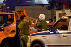 Xuyên đêm vây bắt thanh niên cầm lựu đạn cố thủ ở TP.HCM