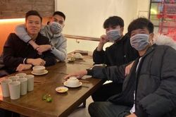 Cầu thủ Việt đăng ảnh đeo khẩu trang, kêu gọi phòng dịch Corona