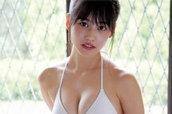 'Cô gái cầm bảng' vô danh thành hot girl nổi trên mạng