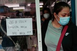 Mâu thuẫn thông tin việc đeo khẩu trang đối phó virus corona